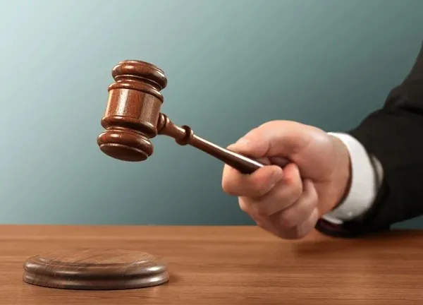 Estafadores que despojaron de C$ 144 mil a su víctima con lotería falsa buscan mediación