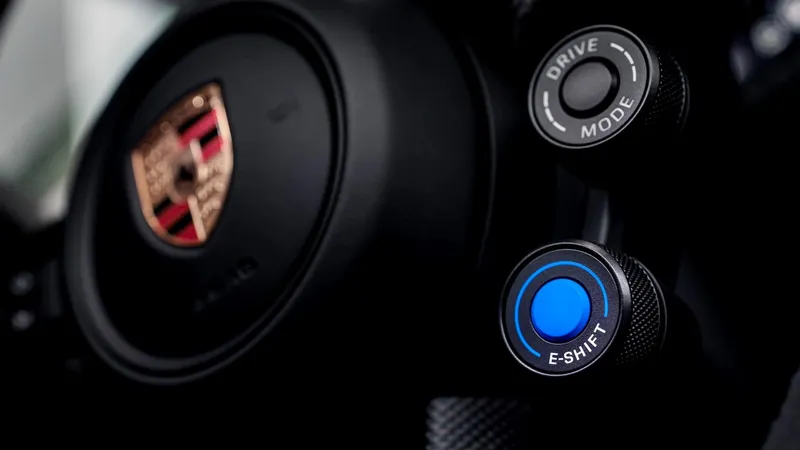 Porsche tiene una solución para el gran problema de los coches eléctricos deportivos: una caja de cambios que no existe