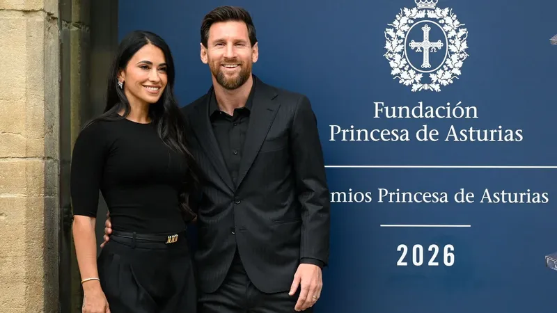 Junto a Antonela Roccuzzo, Lionel Messi tiene el más cálido recibimiento antes de los Premios Princesa de Asturias