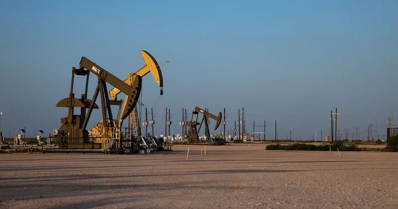 El petróleo sube mientras crece la tensión en Medio Oriente por disputa entre EAU e Irán