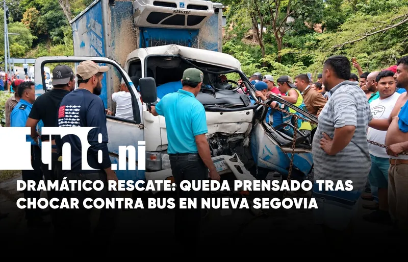 Fuerte choque entre camión y bus deja dos lesionados en Nueva Segovia