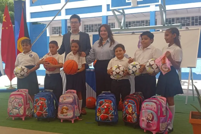 Material educativo fortalece aprendizaje en colegio San Sebastián