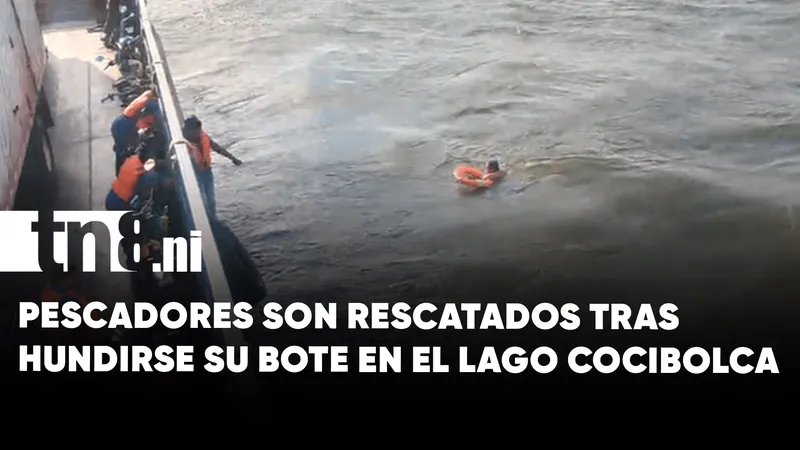 Rescatan con vida a dos pescadores que naufragaron en el lago Cocibolca, Rivas