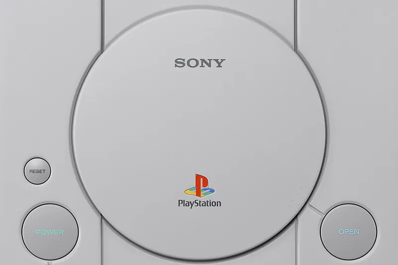 Por qué los discos de la primera PlayStation eran negros y los de PS2 eran azules