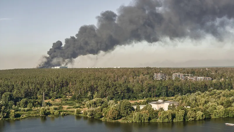 Llamas, humo, explosiones: ¿qué se sabe de la poderosa ola de ataques rusos contra blancos militares de Kiev? (VIDEOS)