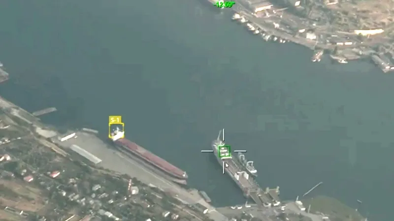 VIDEO: Rusia golpea objetivos de las fuerzas de Kiev en un puerto ucraniano