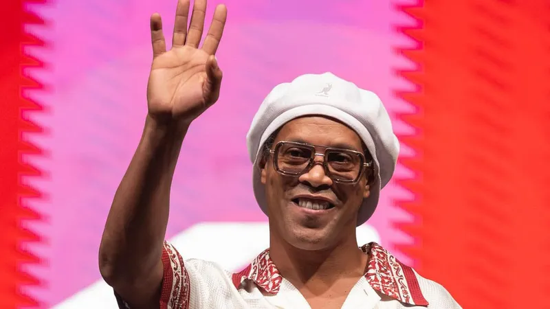 Nunca imaginaste ver esta presentación de Ronaldinho con su nuevo equipo