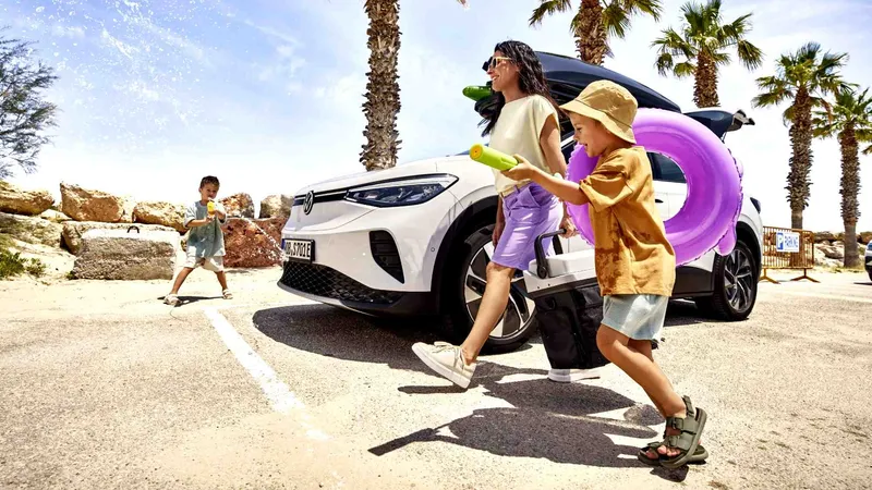 ¿Ola de calor? Las cuatro funciones de los coches eléctricos que marcan la diferencia en verano