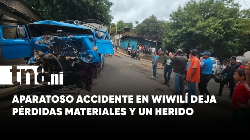 Camión cargado de arena pierde el control y causa caos en Wiwilí