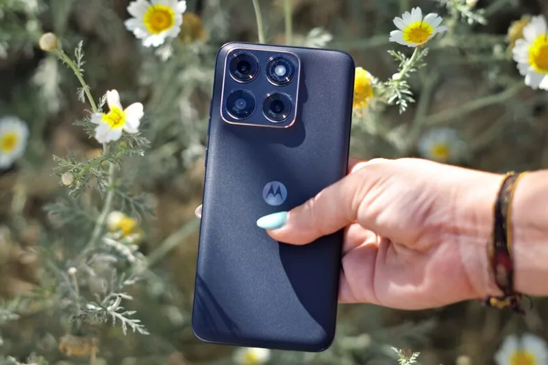 En silencio, un fabricante de móviles está subiendo como la espuma en España. Uno que golpea justo en la nostalgia