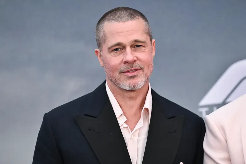 Hija menor de Brad Pitt renuncia al apellido del actor