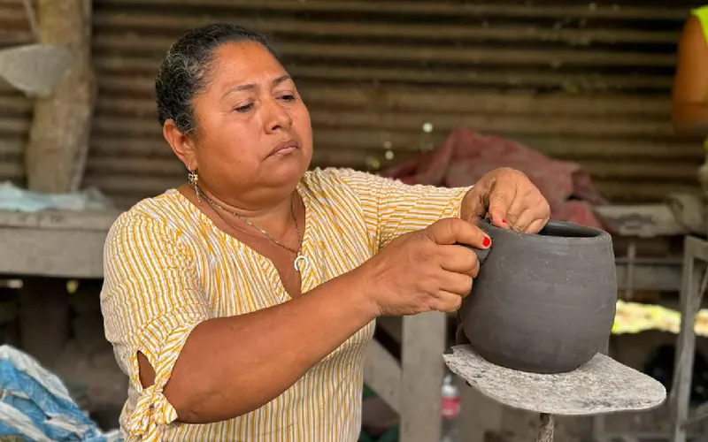 Tradición hecha arte en barro