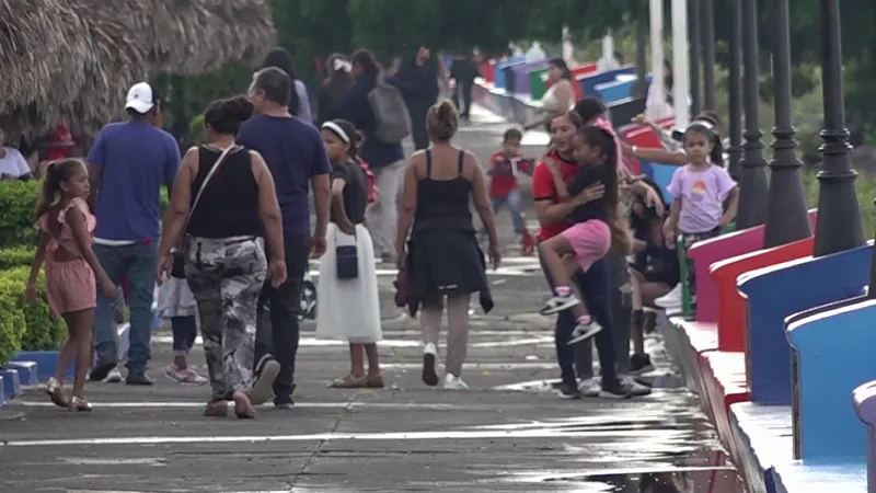 Familias se divierten con los diversos espacios que ofrece el Puerto Salvador Allende