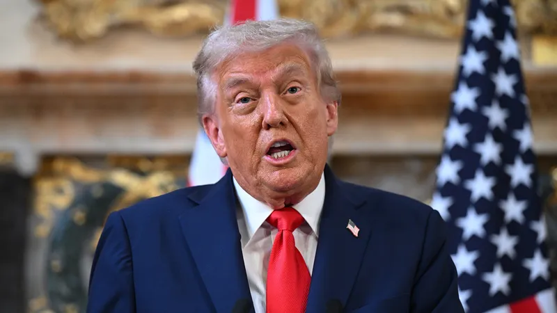 Trump tras cruce de ataques con Irán: "Ayer aceptaron un acuerdo, se fueron y lanzaron un dron contra un buque"