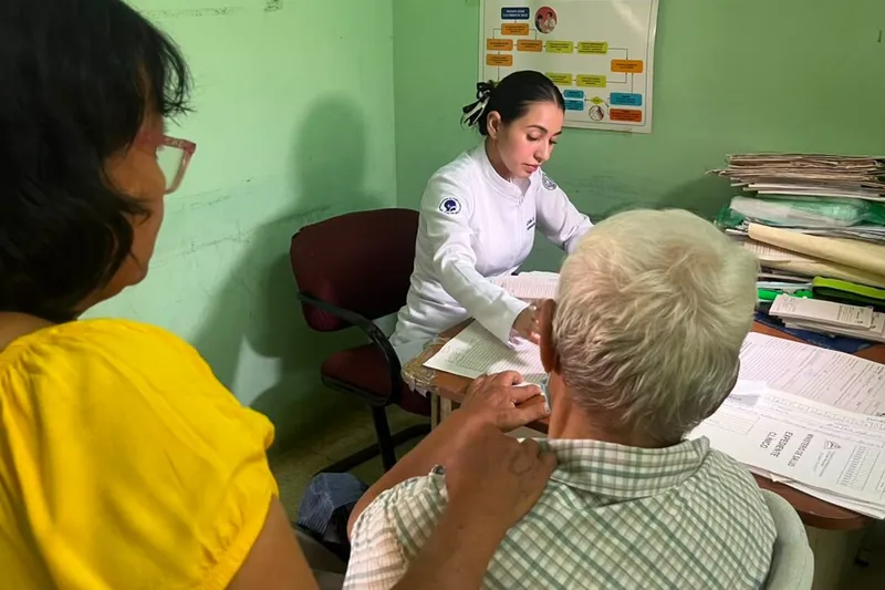 Feria médica especializada acerca atención a familias capitalinas
