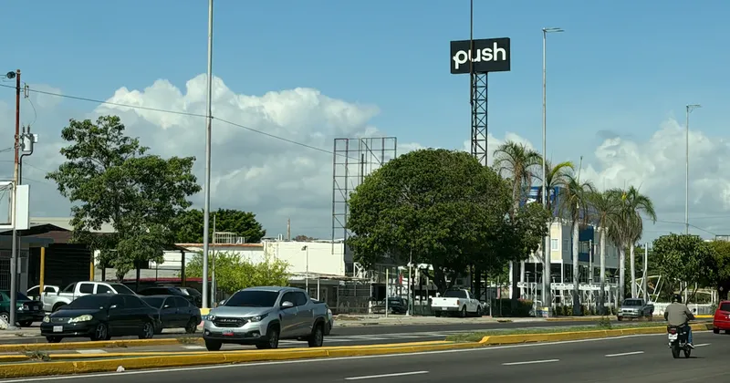 Una línea de taxis eléctricos busca sortear la gasolina en la ciudad venezolana más golpeada por los apagones