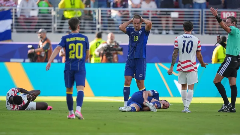 Sorpresa Mundial: ¡La FIFA permite jugar en octavos a Balogun pese a su expulsión!