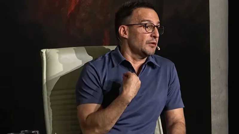 Alejandro Amenábar, director de 'Mientras dure la guerra': "Se cayó la financiación porque alguien dijo '¿Cómo que es esto que sale Franco? Que haga los otros y le deje en paz"