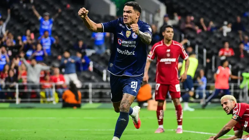 La Máquina Celeste evita la enésima cruzazuleada con gol in extremis del Toro Fernández ante el Toluca 3-3