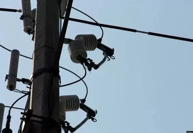 Hombre muere electrocutado al rozar cable de alta tensión en El Bluff, Caribe Norte
