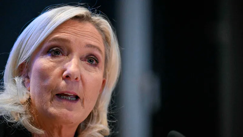 Marine Le Pen advierte que Francia ya no puede seguir financiando a Ucrania