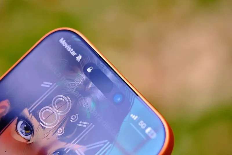 La nueva Siri AI ya está aquí: dos años después y con la ayuda de Google, esto es lo que hace el asistente con IA de Apple