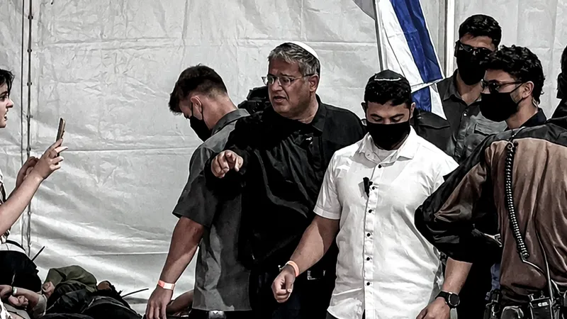 Israel maltrata y humilla a activistas que llevaban alimentos a Gaza
