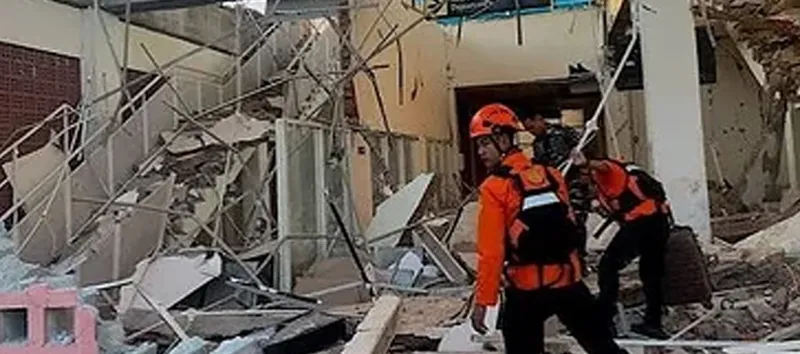 Indonesia eleva a 68 los muertos tras terremoto de magnitud 7,7 en Flores