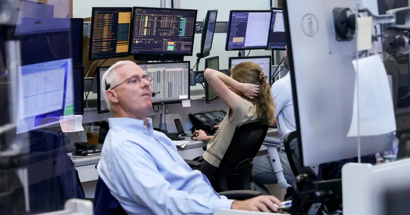 Wall Street abre con cautela ante el alza del petróleo y la espera del dato de inflación