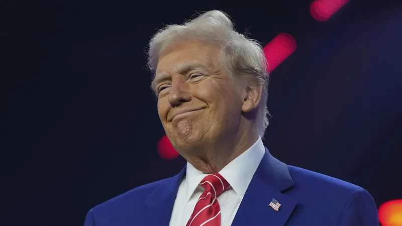 Trump subirá al 50% los aranceles a autos, camiones, autopartes y acero de Canadá desde enero