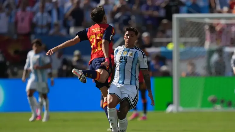 ¡Argentina se queda con diez en el descuento!