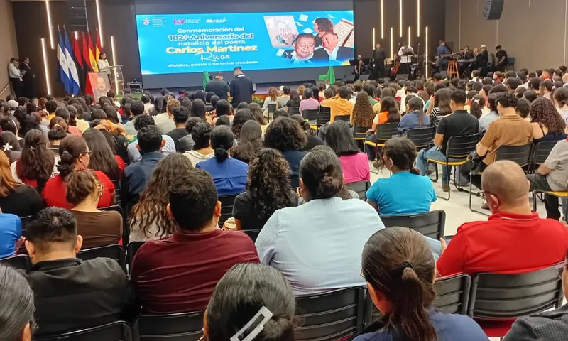 Comunidad universitaria honra 102 años del natalicio de Carlos Martínez Rivas