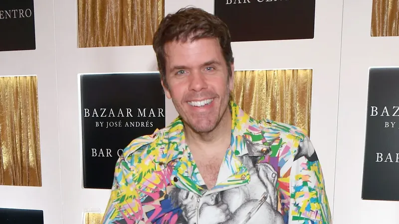 Familia de Perez Hilton confirma que ha recuperado el habla tras ser hospitalizado de emergencia