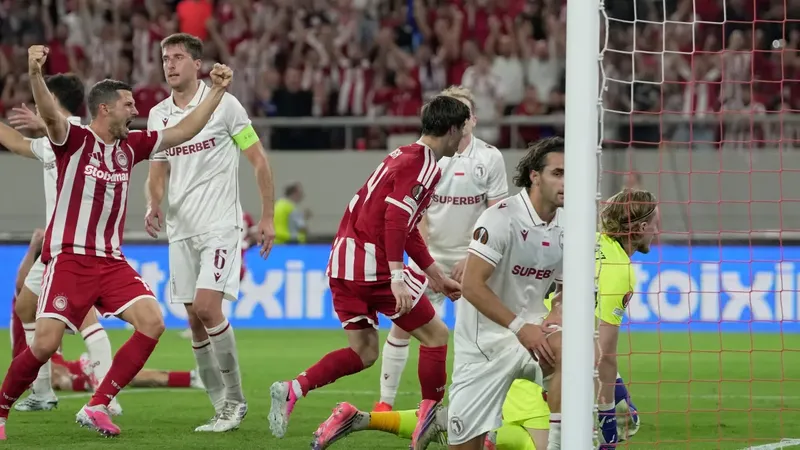 La “Hormiga” González encamina el triunfo de Olympiacos en su debut de la Europa League