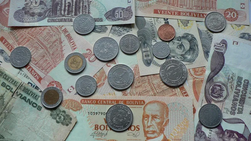 Bolivia devaluaría su moneda "como un mecanismo financiero para sostener las arcas públicas"