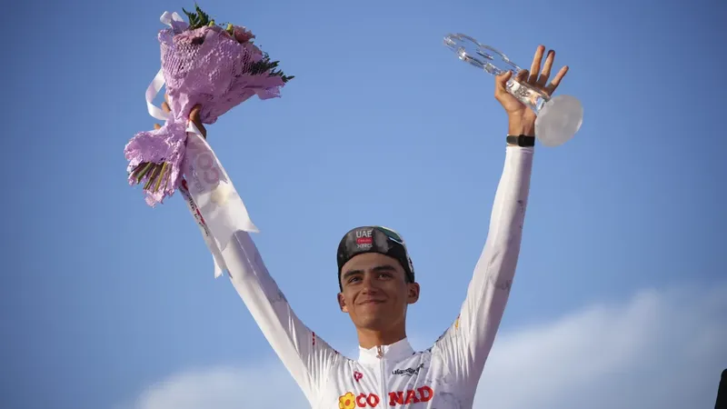 Isaac del Toro conquista el Tour de Auvernia-Ródano-Alpes y lanza un aviso rumbo al Tour de Francia
