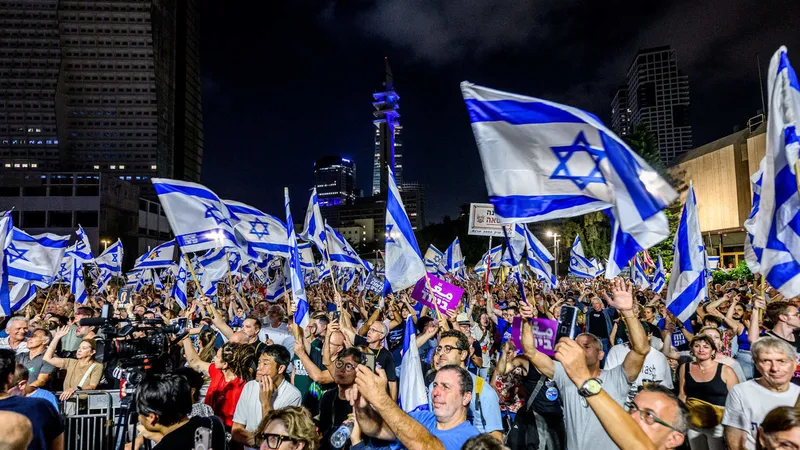 Decenas de miles de israelíes protestan contra Netanyahu antes de las elecciones (VIDEOS)