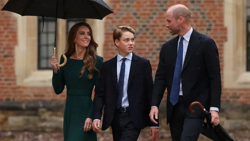 El príncipe George inicia su etapa escolar en Eton acompañado por sus padres, William y Kate