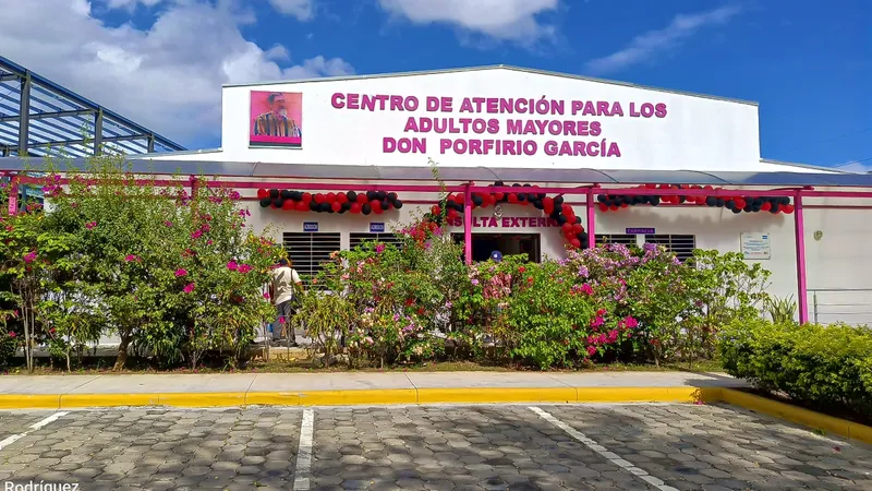 Centro Don Porfirio García celebra tres años mejorando la salud y calidad de vida de los adultos mayores