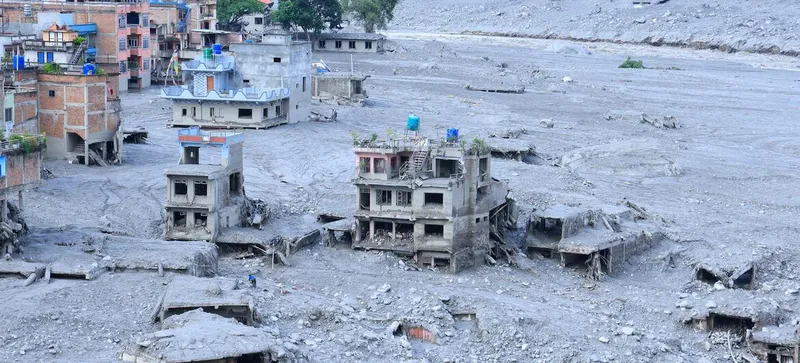 Estiman las multimillonarias pérdidas por las catastróficas inundaciones en Nepal
