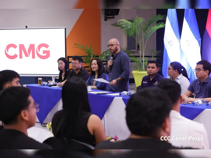 Comunicadores chinos comparten experiencias con estudiantes de Periodismo
