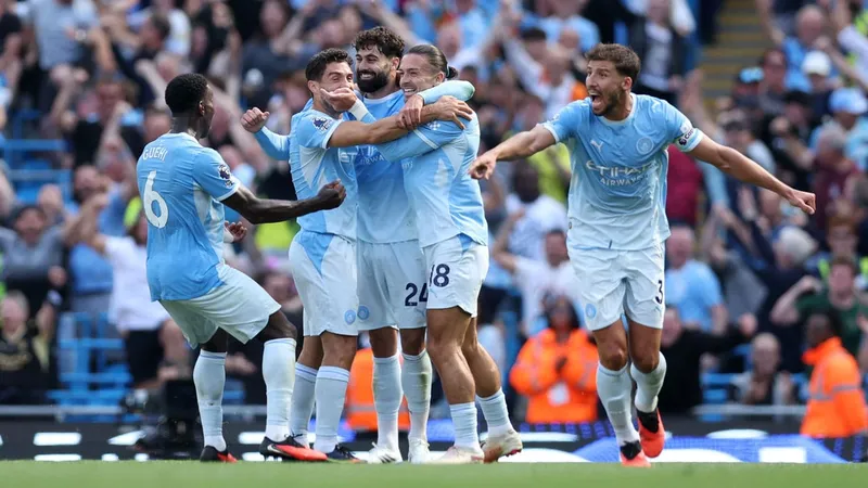 Manchester City ganó de último minuto en su debut en la Premier League