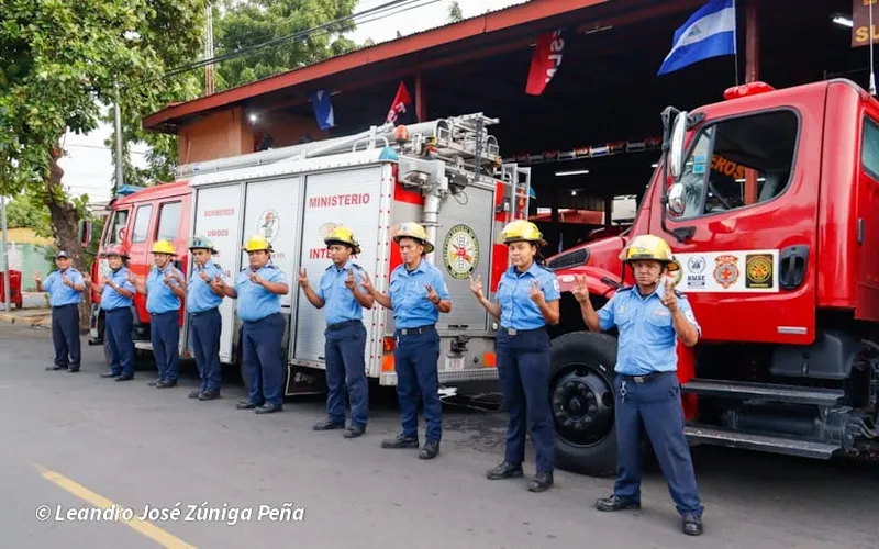 Desplazan dos camiones bomberiles para nueva estación de bomberos en Masaya