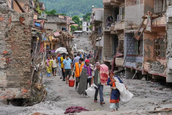 Las víctimas mortales de las inundaciones en Nepal se acercan a las 800