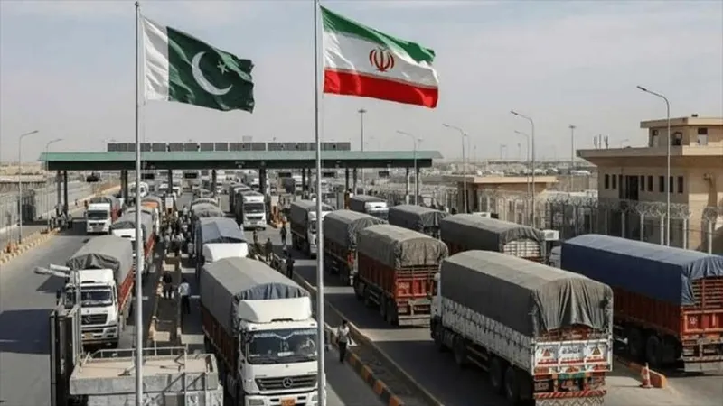 Irán estudia incrementar uso de fronteras terrestres para eludir bloqueo de EEUU