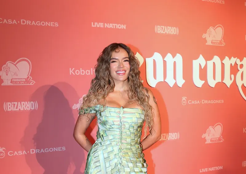 Karol G anuncia ayuda a los niños venezolanos a través de su fundación