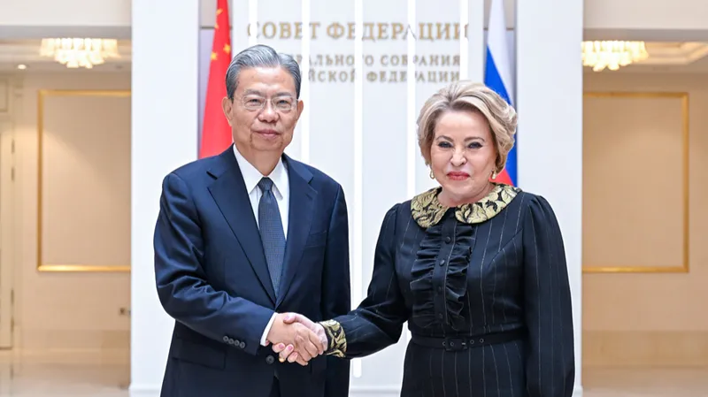 Los máximos legisladores de China y Rusia se reúnen para mejorar la cooperación parlamentaria