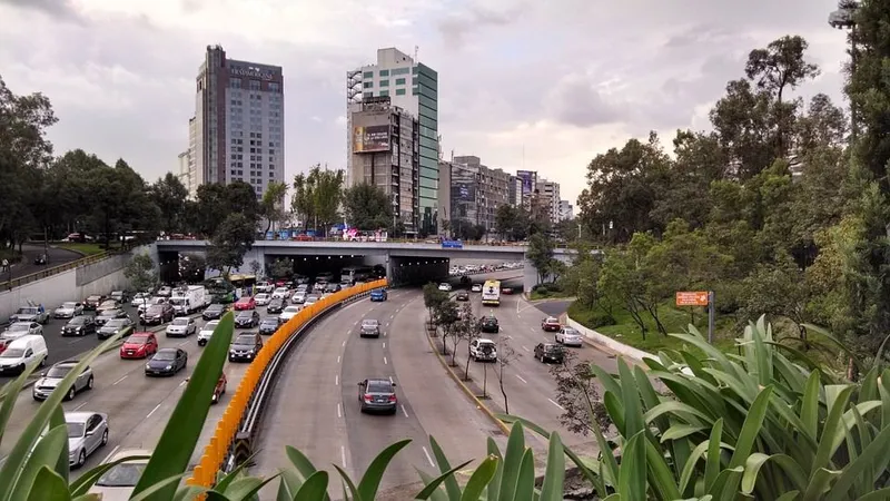 La confianza del consumidor en México cae por decimoctavo mes consecutivo pese al repunte mensual