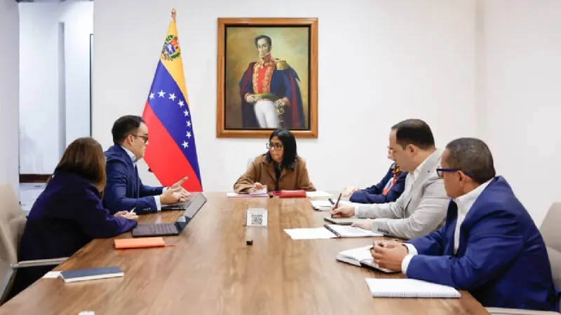 Ejecutivo revisa agenda petrolera antes de viajar a la India
