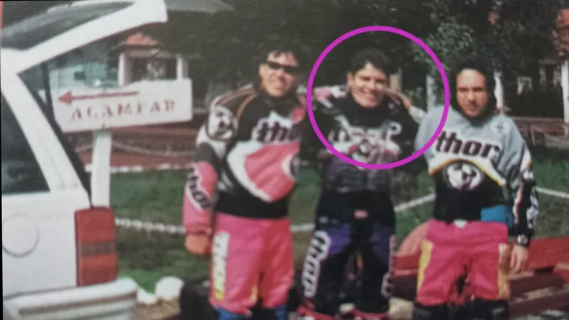 Así se dañó la rodilla Ernesto Laguardia para siempre: era un intrépido biker y tenemos fotos de ese día